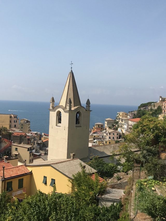 Walking around Monterosso at sunset 