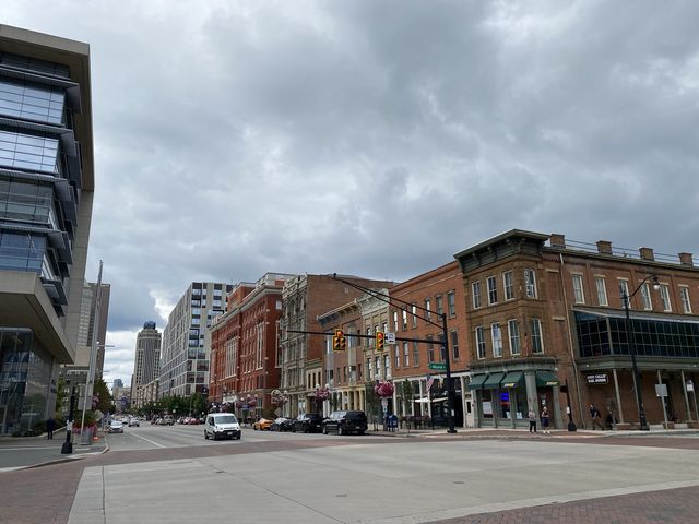 Columbus Downtown- Lazy and Beautiful 