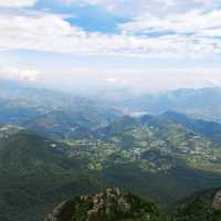 Enjoy nature at Gansu's Lianhuashan mountain 