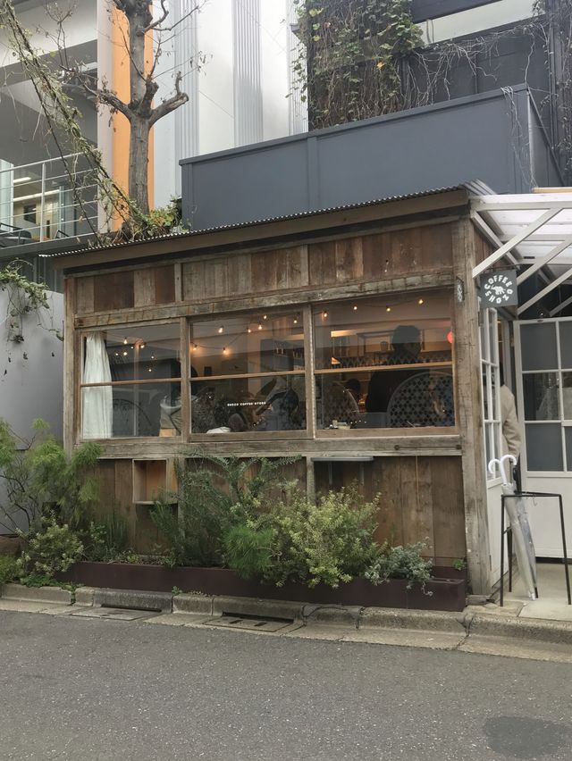 아기자기한 카페들이 모여있는 도쿄 "오모테산도"
