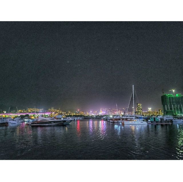 輕鬆夜跑。觀塘海濱長廊