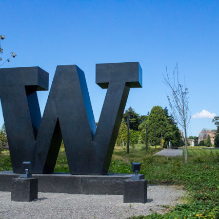 ปักหมุดจุดเที่ยว U of Washington ชมตึกใน Seattle