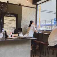油麻地低調黑白灰咖啡小店