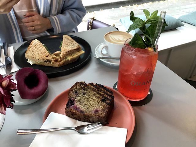 독일 감성 가득한 뒤셀도르프 카페 “Orange-Finest Coffee“