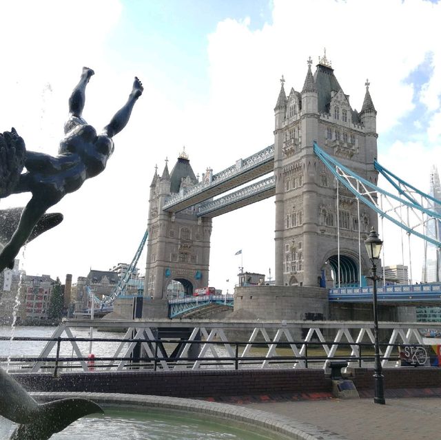 สะพานทาวเวอร์บริดจ์ (Tower Bridge) 