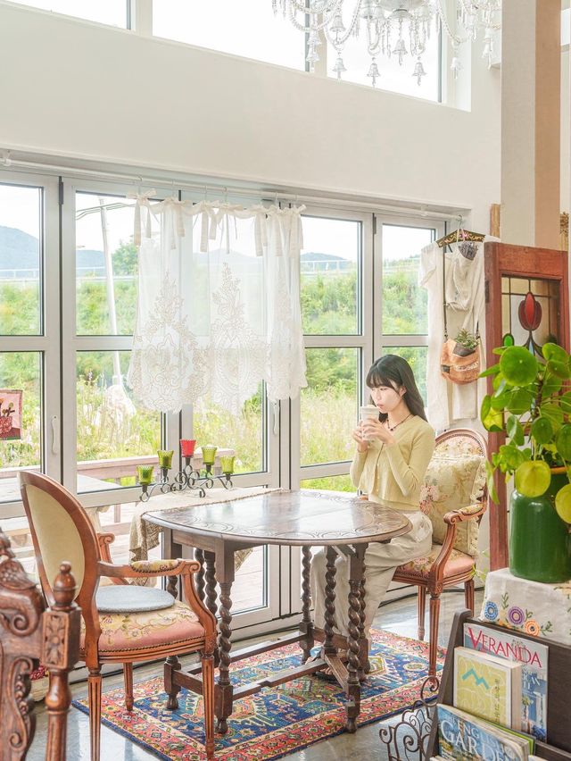 유럽 작은 마을에 들어간 듯한 카페🌿