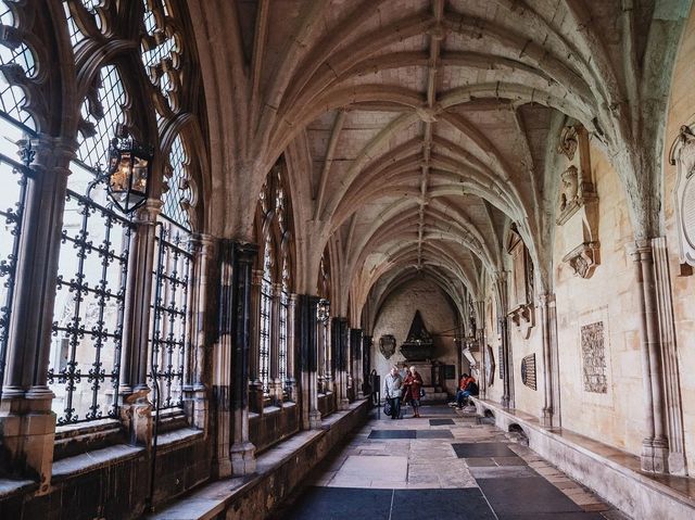 เวสต์มินสเตอร์แอบบีย์ (Westminster Abbey) 