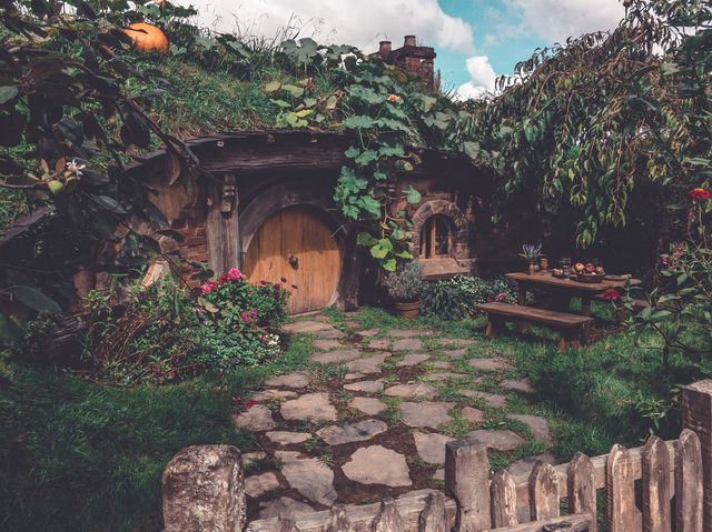 Enter the magical world of The Hobbits ✨