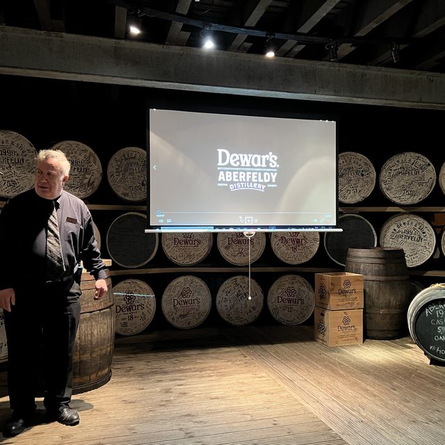 whisky tasting at dewar’s