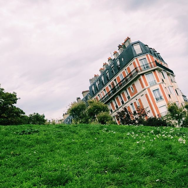 The Sinking House in Paris