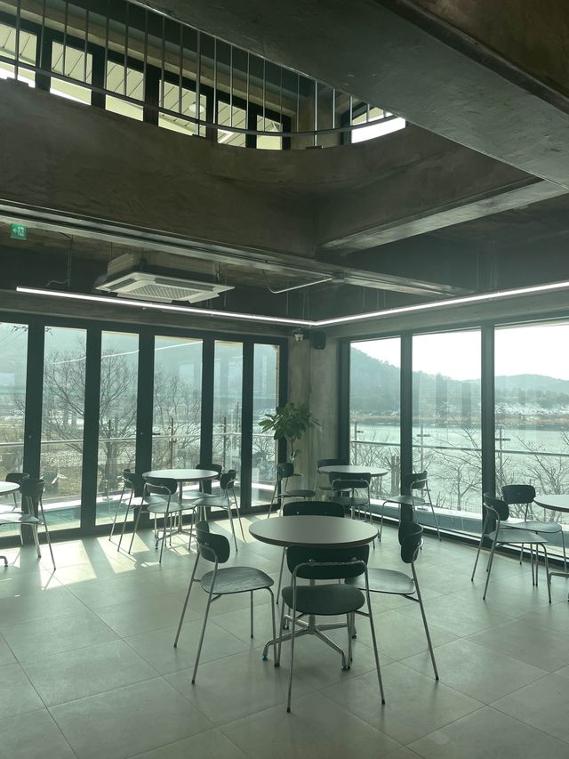 선운지구 리버뷰가 멋진 카페,온어브레이크