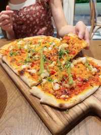 【美食】招牌足料長長pizza