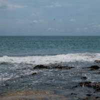 หาดนางทอง หรือ หาดทรายสีดำ