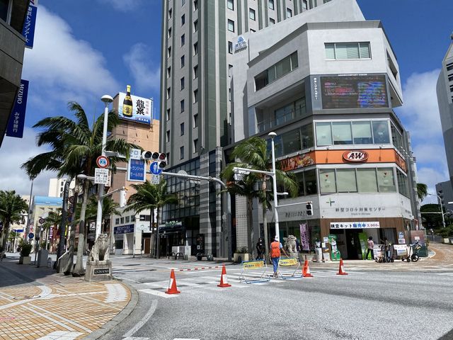トランジットマイル。国際通りのど真ん中を突き進む