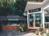 Cafe De River