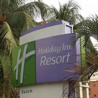 Vacay at Holiday Inn Resort 