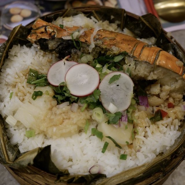 貼地價龍蝦荷葉飯和點心 