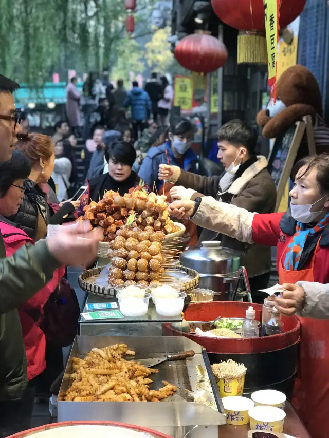 1년 내내 여행객으로 가득찬 거리, 진리(锦里)