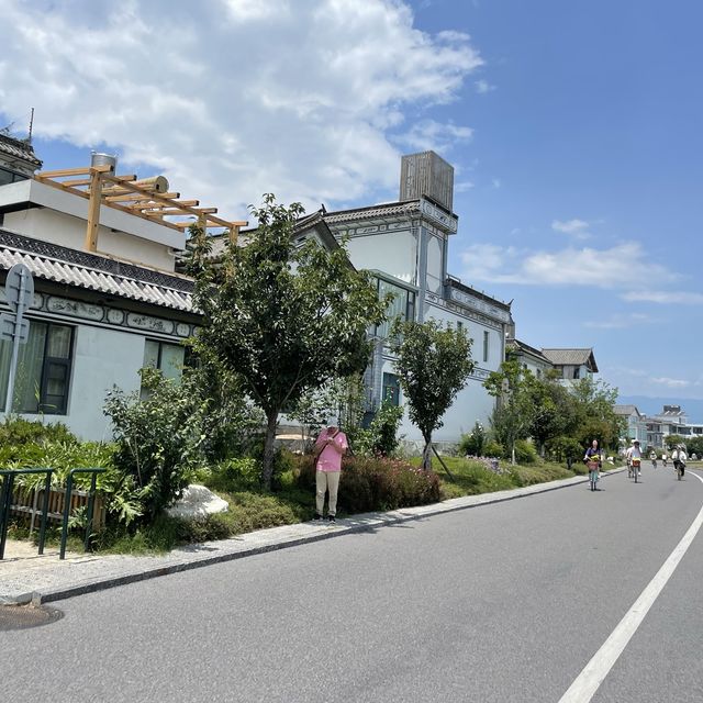 Cycle around the romantic streets of Dali