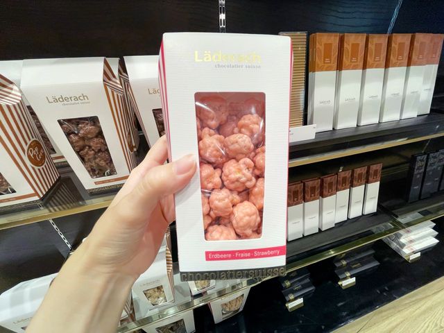 Raw handcrafted chocolate from Switzerland