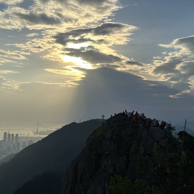 獅子山的日與夜-獅子山公園影獅子山真係幾似獅子