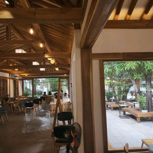 쌀쌀한 겨울, 따뜻한 분위기의 한옥카페 ☕️ In 베트남 후에
