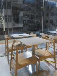 樓上白色Cafe，吃打卡梳乎厘 