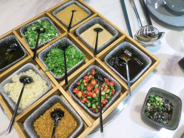 輕奢風靚料靚湯底火鍋店