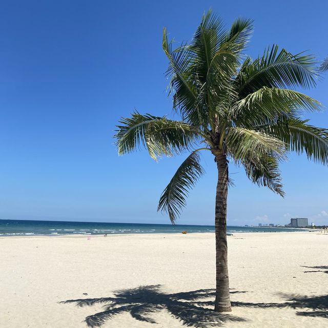 My Khe beach ชายหาดหมีเคว ในเมืองดานัง เวียดนาม