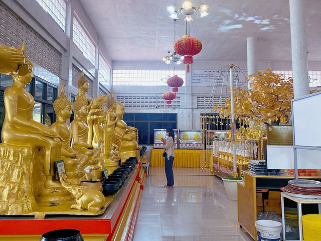 ทำบุญวันหยุด  ณ วัดบำเพ็ญเหนือ กันคะ