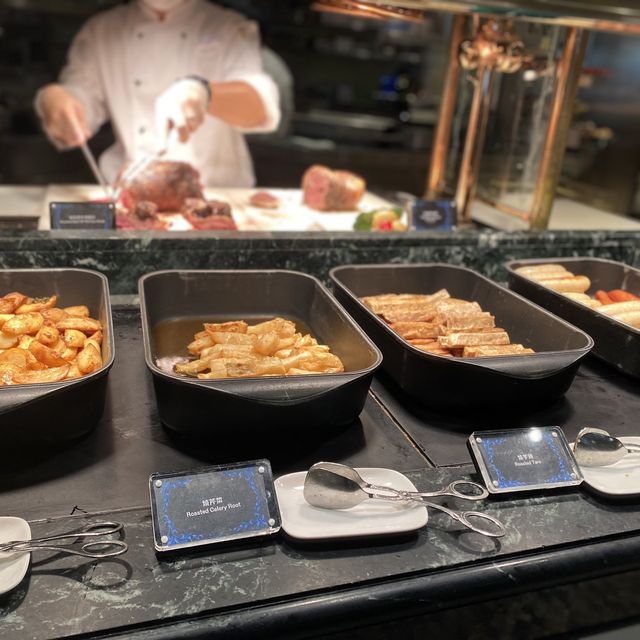 香港迪士尼酒店食自助餐好開心呀～