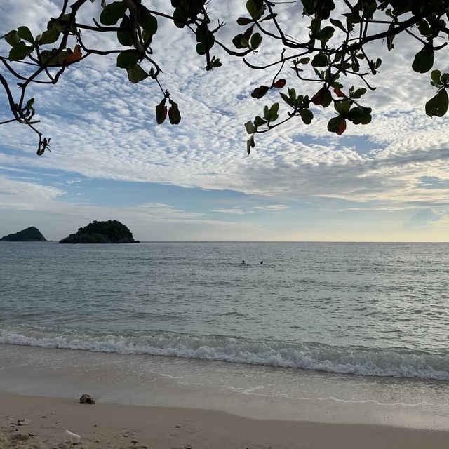 หาดนางรำ อ.สัตหีบ จ.ชลบุรี