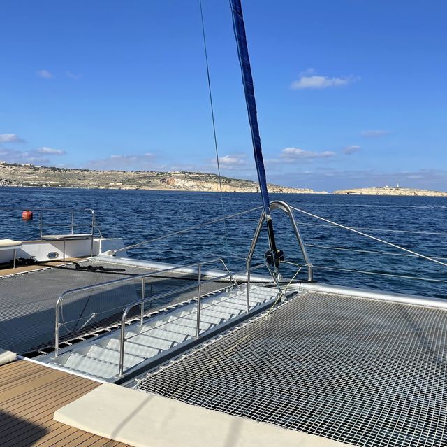 豪華遊艇航海之旅｜Comino Island