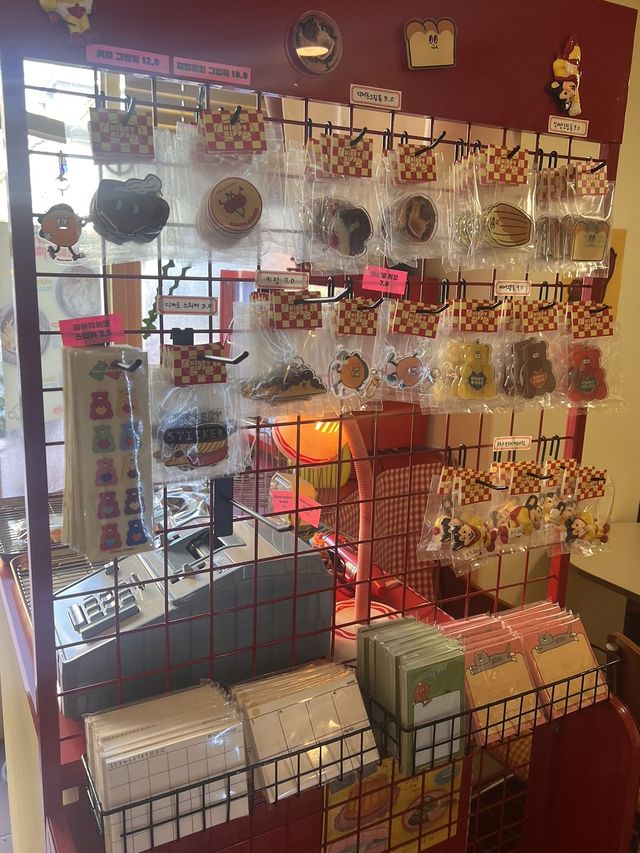 韓国/ソウル【望遠】雑貨も売ってる🍒💛かわいいカフェ🧸