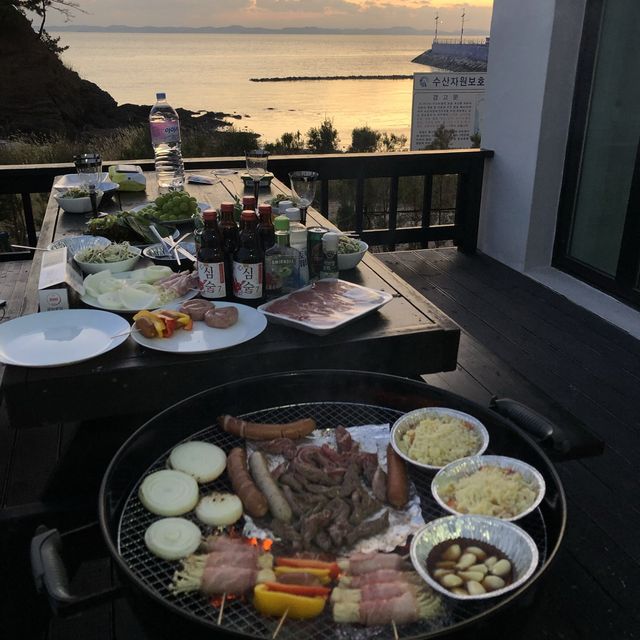 해지는 바다 노을을 보며 바베큐를 즐길 수 있는 “순수펜션”