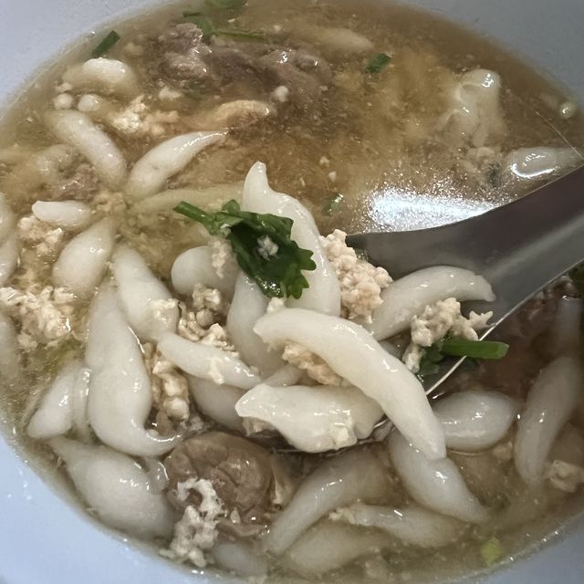 บะหมี่เป็ด ร้านอร่อยยาวนานกว่า 50 ปี