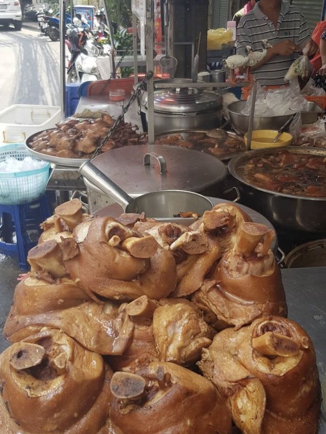 ขาหมูย่านบางรัก ร้านนี้เด็ด