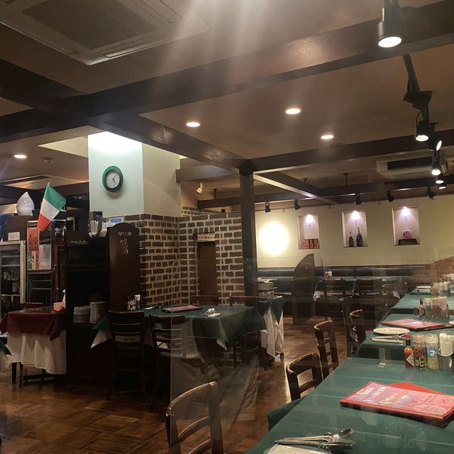 【東京】日本初のピザハウスで老舗の味を堪能