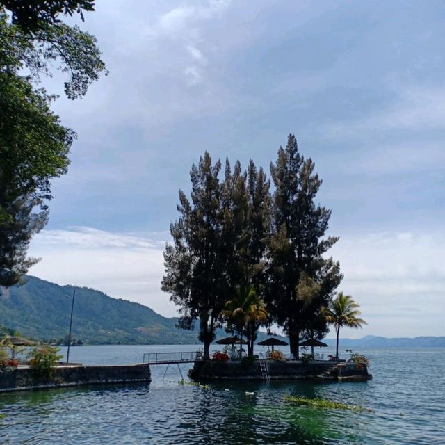 Afternoon stroll around Tuk-Tuk, Samosir 
