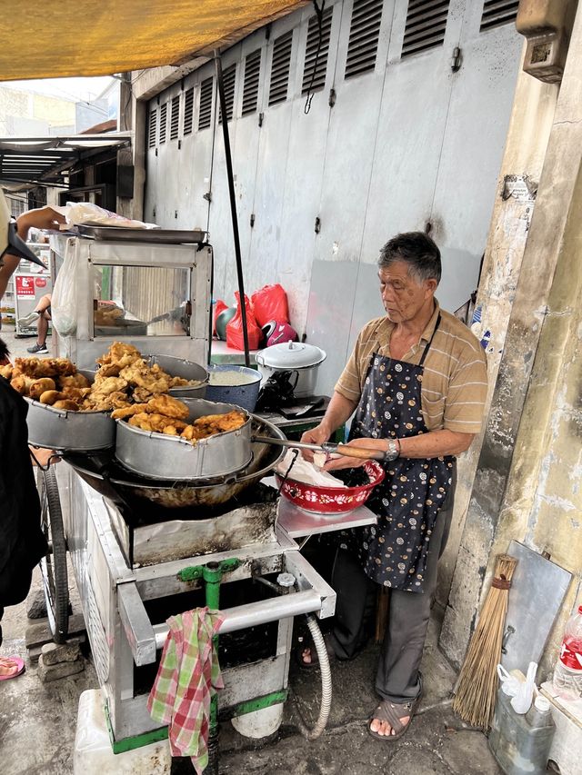 Pasar Cihapit, a Glimpse into Bandung’s Life