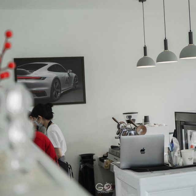 Holmes cafe