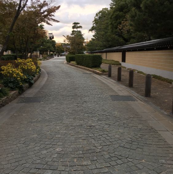 承天寺通りと博多千年門