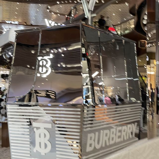 Burberry冬日限定打卡點❤️尖沙咀海旁溜冰場