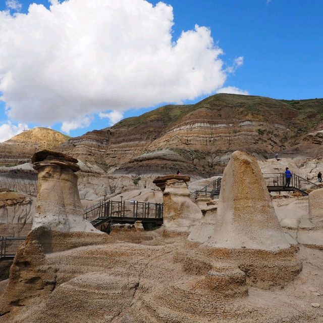 Badlands and dinosaurs