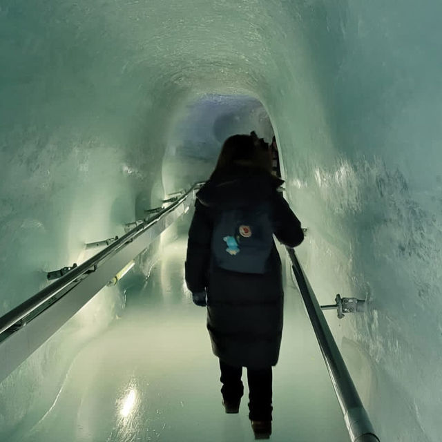 登上全歐洲最高嘅雪山🏔️少女峰👩🏻