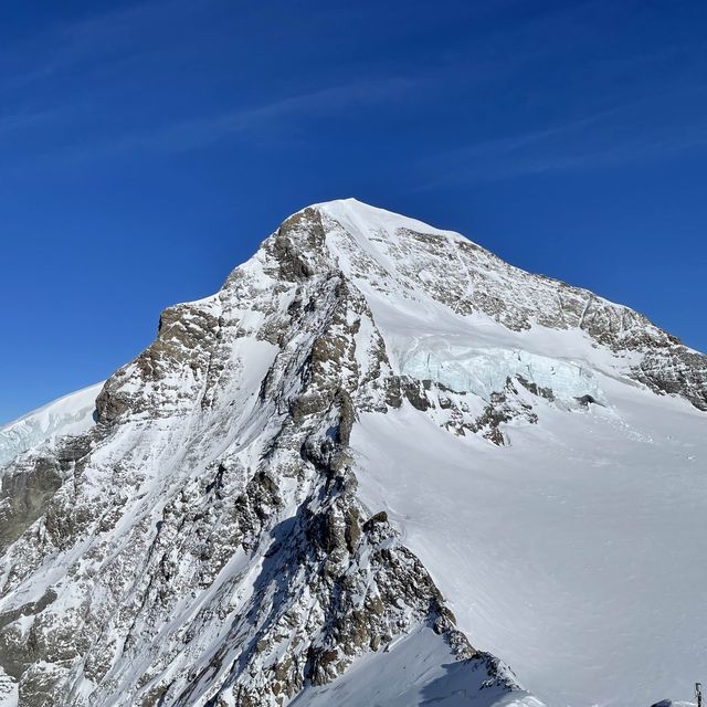 登上全歐洲最高嘅雪山🏔️少女峰👩🏻