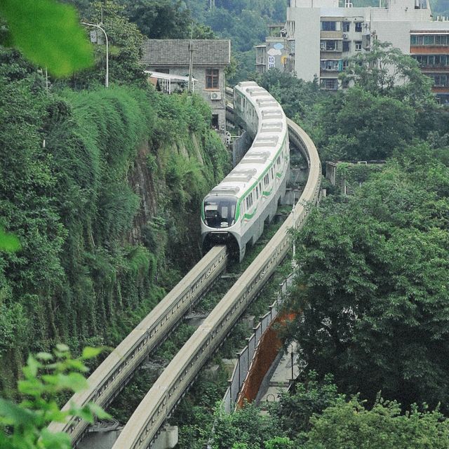 重庆李子坝｜无人机位 俯瞰轻轨