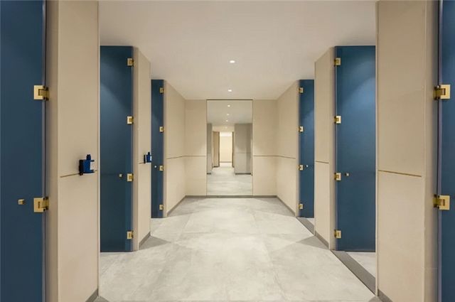Dubai Palm Tower AURA SKYPOOL Resort Hotel Design Appreciation
