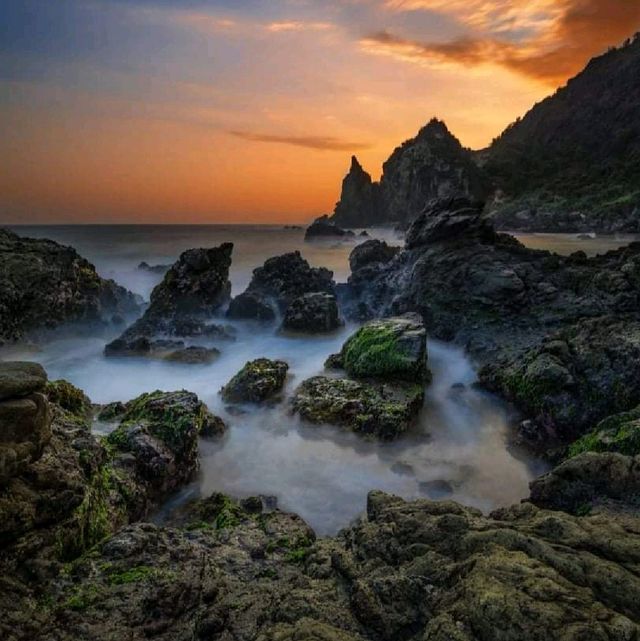 WATU LUMBUNG GUNUNG KIDUL