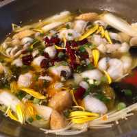 大胃王首選！六小時酸菜魚自助餐